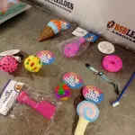 LOTE 356 - 01 LOTE COM VÁRIOS BRINQUEDOS PARA PET. (NOVO) (NO ESTADO) ATENÇÃO! FAZER A VISITAÇÃO ANTES DE ARREMATAR, NÃO SABEMOS SE FUNCIONA. LEILÃO NÃO TEM GARANTIA E NEM DEVOLUÇÃO, SUJEITO A POSSÍVEIS AVARIAS VISÍVEIS/OCULTAS E/OU AUSÊNCIA DE COMPONENTES.