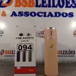 LOTE 094 - 01 GARRAFA TÉRMICA COM A TAMPA NO FORMATO DE XÍCARA. (NOVO) (NO ESTADO) ATENÇÃO! FAZER A VISITAÇÃO ANTES DE ARREMATAR, NÃO SABEMOS SE FUNCIONA. LEILÃO NÃO TEM GARANTIA E NEM DEVOLUÇÃO, SUJEITO A POSSÍVEIS AVARIAS VISÍVEIS/OCULTAS E/OU AUSÊNCIA DE COMPONENTES.