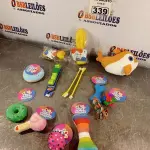 LOTE 339 - 01 LOTE COM VÁRIOS BRINQUEDOS PARA PET. (NOVO) (NO ESTADO) ATENÇÃO! FAZER A VISITAÇÃO ANTES DE ARREMATAR, NÃO SABEMOS SE FUNCIONA. LEILÃO NÃO TEM GARANTIA E NEM DEVOLUÇÃO, SUJEITO A POSSÍVEIS AVARIAS VISÍVEIS/OCULTAS E/OU AUSÊNCIA DE COMPONENTES.