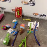 LOTE 349 - 01 LOTE COM VÁRIOS BRINQUEDOS PARA CAT/DOG E COLEIRAS TAMANHO P. (NOVO) (NO ESTADO) ATENÇÃO! FAZER A VISITAÇÃO ANTES DE ARREMATAR, NÃO SABEMOS SE FUNCIONA. LEILÃO NÃO TEM GARANTIA E NEM DEVOLUÇÃO, SUJEITO A POSSÍVEIS AVARIAS VISÍVEIS/OCULTAS E/OU AUSÊNCIA DE COMPONENTES.