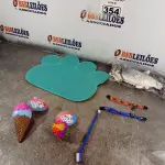 LOTE 354 - 01 LOTE COM COLEIRAS AJUSTÁVEIS E BRINQUEDOS PARA CÃES E GATOS E 01 TAPETE. (NOVO) (NO ESTADO) ATENÇÃO! FAZER A VISITAÇÃO ANTES DE ARREMATAR, NÃO SABEMOS SE FUNCIONA. LEILÃO NÃO TEM GARANTIA E NEM DEVOLUÇÃO, SUJEITO A POSSÍVEIS AVARIAS VISÍVEIS/OCULTAS E/OU AUSÊNCIA DE COMPONENTES.