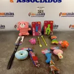 LOTE 321 - 01 LOTE COM VÁRIOS BRINQUEDOS PARA PET. (NOVO) (NO ESTADO) ATENÇÃO! FAZER A VISITAÇÃO ANTES DE ARREMATAR, NÃO SABEMOS SE FUNCIONA. LEILÃO NÃO TEM GARANTIA E NEM DEVOLUÇÃO, SUJEITO A POSSÍVEIS AVARIAS VISÍVEIS/OCULTAS E/OU AUSÊNCIA DE COMPONENTES.
