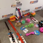 LOTE 334 - 01 LOTE COM VÁRIOS BRINQUEDOS PARA PET. (NOVO) (NO ESTADO) ATENÇÃO! FAZER A VISITAÇÃO ANTES DE ARREMATAR, NÃO SABEMOS SE FUNCIONA. LEILÃO NÃO TEM GARANTIA E NEM DEVOLUÇÃO, SUJEITO A POSSÍVEIS AVARIAS VISÍVEIS/OCULTAS E/OU AUSÊNCIA DE COMPONENTES.