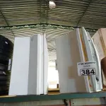LOTE 384 - 02 CAIXAS DE SOM JBL. (NO ESTADO) ATENÇÃO! FAZER A VISITAÇÃO ANTES DE ARREMATAR, NÃO SABEMOS SE FUNCIONA. LEILÃO NÃO TEM GARANTIA E NEM DEVOLUÇÃO, SUJEITO A POSSÍVEIS AVARIAS VISÍVEIS/OCULTAS E/OU AUSÊNCIA DE COMPONENTES.