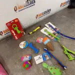 LOTE 349 - 01 LOTE COM VÁRIOS BRINQUEDOS PARA CAT/DOG E COLEIRAS TAMANHO P. (NOVO) (NO ESTADO) ATENÇÃO! FAZER A VISITAÇÃO ANTES DE ARREMATAR, NÃO SABEMOS SE FUNCIONA. LEILÃO NÃO TEM GARANTIA E NEM DEVOLUÇÃO, SUJEITO A POSSÍVEIS AVARIAS VISÍVEIS/OCULTAS E/OU AUSÊNCIA DE COMPONENTES.