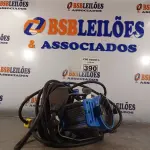 LOTE 390 - 01 REFLETOR FRESNEL ARRI 300. (NO ESTADO) ATENÇÃO! FAZER A VISITAÇÃO ANTES DE ARREMATAR, NÃO SABEMOS SE FUNCIONA. LEILÃO NÃO TEM GARANTIA E NEM DEVOLUÇÃO, SUJEITO A POSSÍVEIS AVARIAS VISÍVEIS/OCULTAS E/OU AUSÊNCIA DE COMPONENTES.