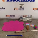 LOTE 361 - 01 LOTE COM 02 COLEIRAS AJUSTÁVEIS E BRINQUEDOS PARA GATOS E 01 TAPETE. (NOVO) (NO ESTADO) ATENÇÃO! FAZER A VISITAÇÃO ANTES DE ARREMATAR, NÃO SABEMOS SE FUNCIONA. LEILÃO NÃO TEM GARANTIA E NEM DEVOLUÇÃO, SUJEITO A POSSÍVEIS AVARIAS VISÍVEIS/OCULTAS E/OU AUSÊNCIA DE COMPONENTES.