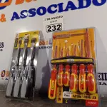 LOTE 232 - 01 KIT FENDA E PHILIPS COM 07 PEÇAS E 01 FORMÃO COM CABO DE BORRACHA 03 PEÇAS. (NOVO) (NO ESTADO) ATENÇÃO! FAZER A VISITAÇÃO ANTES DE ARREMATAR, NÃO SABEMOS SE FUNCIONA. LEILÃO NÃO TEM GARANTIA E NEM DEVOLUÇÃO, SUJEITO A POSSÍVEIS AVARIAS VISÍVEIS/OCULTAS E/OU AUSÊNCIA DE COMPONENTES.