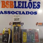 LOTE 237 - 01 KIT CHAVE ALLEN TIPO CANIVETE COM 08 PEÇAS, 01 KIT CHAVE INTERCAMBIÁVEL MULTIFUNCIONAL COM 01 CABO, 16 BITS, 01 ESTOJO E 10 SOQUETES E 01 KIT DE 300 PEÇAS PARA BROCAS DE METAL, ALVENARIA E MADEIRA. (NOVO) (NO ESTADO) ATENÇÃO! FAZER A VISITAÇÃO ANTES DE ARREMATAR, NÃO SABEMOS SE FUNCIONA. LEILÃO NÃO TEM GARANTIA E NEM DEVOLUÇÃO, SUJEITO A POSSÍVEIS AVARIAS VISÍVEIS/OCULTAS E/OU AUSÊNCIA DE COMPONENTES.