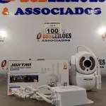 LOTE 100 - 01 CÂMERA FULL-COLOR SMART WIFI IP. (NOVO) (NO ESTADO) ATENÇÃO! FAZER A VISITAÇÃO ANTES DE ARREMATAR, NÃO SABEMOS SE FUNCIONA. LEILÃO NÃO TEM GARANTIA E NEM DEVOLUÇÃO, SUJEITO A POSSÍVEIS AVARIAS VISÍVEIS/OCULTAS E/OU AUSÊNCIA DE COMPONENTES.