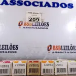 LOTE 209 - 01 LOTE COM 06 ÓLEOS ESSENCIAL. (NO ESTADO) ATENÇÃO! FAZER A VISITAÇÃO ANTES DE ARREMATAR, NÃO SABEMOS SE FUNCIONA. LEILÃO NÃO TEM GARANTIA E NEM DEVOLUÇÃO, SUJEITO A POSSÍVEIS AVARIAS VISÍVEIS/OCULTAS E/OU AUSÊNCIA DE COMPONENTES.