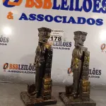LOTE 178 - 02 ESTÁTUAS MAÇON. (NO ESTADO) ATENÇÃO! FAZER A VISITAÇÃO ANTES DE ARREMATAR, NÃO SABEMOS SE FUNCIONA. LEILÃO NÃO TEM GARANTIA E NEM DEVOLUÇÃO, SUJEITO A POSSÍVEIS AVARIAS VISÍVEIS/OCULTAS E/OU AUSÊNCIA DE COMPONENTES.