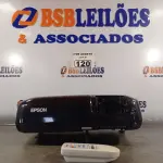 LOTE 120 - 01 PROJETOR MULTIMIDIA MARCA EPSON COM CONTROLE. (NO ESTADO) ATENÇÃO! FAZER A VISITAÇÃO ANTES DE ARREMATAR, NÃO SABEMOS SE FUNCIONA. LEILÃO NÃO TEM GARANTIA E NEM DEVOLUÇÃO, SUJEITO A POSSÍVEIS AVARIAS VISÍVEIS/OCULTAS E/OU AUSÊNCIA DE COMPONENTES.