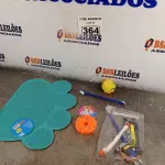 LOTE 364 - 01 LOTE COM 05 COLEIRAS AJUSTÁVEIS, BRINQUEDOS PARA GATOS E 01 TAPETE. (NOVO) (NO ESTADO) ATENÇÃO! FAZER A VISITAÇÃO ANTES DE ARREMATAR, NÃO SABEMOS SE FUNCIONA. LEILÃO NÃO TEM GARANTIA E NEM DEVOLUÇÃO, SUJEITO A POSSÍVEIS AVARIAS VISÍVEIS/OCULTAS E/OU AUSÊNCIA DE COMPONENTES.