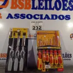 LOTE 232 - 01 KIT FENDA E PHILIPS COM 07 PEÇAS E 01 FORMÃO COM CABO DE BORRACHA 03 PEÇAS. (NOVO) (NO ESTADO) ATENÇÃO! FAZER A VISITAÇÃO ANTES DE ARREMATAR, NÃO SABEMOS SE FUNCIONA. LEILÃO NÃO TEM GARANTIA E NEM DEVOLUÇÃO, SUJEITO A POSSÍVEIS AVARIAS VISÍVEIS/OCULTAS E/OU AUSÊNCIA DE COMPONENTES.