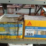LOTE 395 - 02 CAIXAS SIKA TOP 100, REVESTIMENTO IMPERMEABILIZANTE SEMIFLEXÍVEL. (NO ESTADO) ATENÇÃO! FAZER A VISITAÇÃO ANTES DE ARREMATAR, NÃO SABEMOS SE FUNCIONA. LEILÃO NÃO TEM GARANTIA E NEM DEVOLUÇÃO, SUJEITO A POSSÍVEIS AVARIAS VISÍVEIS/OCULTAS E/OU AUSÊNCIA DE COMPONENTES.