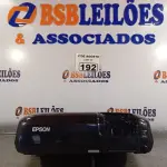 LOTE 192 - 01 PROJETOR MULTIMIDIA MARCA EPSON. (NO ESTADO) ATENÇÃO! FAZER A VISITAÇÃO ANTES DE ARREMATAR, NÃO SABEMOS SE FUNCIONA. LEILÃO NÃO TEM GARANTIA E NEM DEVOLUÇÃO, SUJEITO A POSSÍVEIS AVARIAS VISÍVEIS/OCULTAS E/OU AUSÊNCIA DE COMPONENTES.