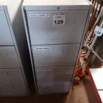 LOTE 129 - 01 ARQUIVO DE AÇO 04 GAVETAS. (NO ESTADO) ATENÇÃO! FAZER A VISITAÇÃO ANTES DE ARREMATAR, NÃO SABEMOS SE FUNCIONA. LEILÃO NÃO TEM GARANTIA E NEM DEVOLUÇÃO, SUJEITO A POSSÍVEIS AVARIAS VISÍVEIS/OCULTAS E/OU AUSÊNCIA DE COMPONENTES.