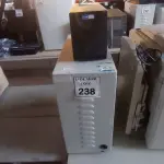 LOTE 238 - 01 BANCO PARA BATERIAS E 01 NOBREAK. (NO ESTADO) ATENÇÃO! FAZER A VISITAÇÃO ANTES DE ARREMATAR, NÃO SABEMOS SE FUNCIONA. LEILÃO NÃO TEM GARANTIA E NEM DEVOLUÇÃO, SUJEITO A POSSÍVEIS AVARIAS VISÍVEIS/OCULTAS E/OU AUSÊNCIA DE COMPONENTES.