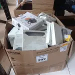 LOTE 292 - 01 LOTE COM ROTEADORES, CABOS DIVERSOS. (NO ESTADO) ATENÇÃO! FAZER A VISITAÇÃO ANTES DE ARREMATAR, NÃO SABEMOS SE FUNCIONA. LEILÃO NÃO TEM GARANTIA E NEM DEVOLUÇÃO, SUJEITO A POSSÍVEIS AVARIAS VISÍVEIS/OCULTAS E/OU AUSÊNCIA DE COMPONENTES.
