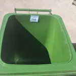 LOTE 255 - 01 LIXEIRA DE 360 LITROS. (NO ESTADO) ATENÇÃO! FAZER A VISITAÇÃO ANTES DE ARREMATAR, NÃO SABEMOS SE FUNCIONA. LEILÃO NÃO TEM GARANTIA E NEM DEVOLUÇÃO, SUJEITO A POSSÍVEIS AVARIAS VISÍVEIS/OCULTAS E/OU AUSÊNCIA DE COMPONENTES.