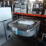 LOTE 162 - 01 BEBEDOURO PARA PAREDE IBBL. (NO ESTADO) ATENÇÃO! FAZER A VISITAÇÃO ANTES DE ARREMATAR, NÃO SABEMOS SE FUNCIONA. LEILÃO NÃO TEM GARANTIA E NEM DEVOLUÇÃO, SUJEITO A POSSÍVEIS AVARIAS VISÍVEIS/OCULTAS E/OU AUSÊNCIA DE COMPONENTES.
