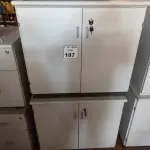LOTE 197 - 02 ARMÁRIOS 02 PORTAS EM MADEIRA. (NO ESTADO) ATENÇÃO! FAZER A VISITAÇÃO ANTES DE ARREMATAR, NÃO SABEMOS SE FUNCIONA. LEILÃO NÃO TEM GARANTIA E NEM DEVOLUÇÃO, SUJEITO A POSSÍVEIS AVARIAS VISÍVEIS/OCULTAS E/OU AUSÊNCIA DE COMPONENTES.