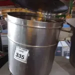 LOTE 335 - 01 LIXEIRA EM INOX. (NO ESTADO) ATENÇÃO! FAZER A VISITAÇÃO ANTES DE ARREMATAR, NÃO SABEMOS SE FUNCIONA. LEILÃO NÃO TEM GARANTIA E NEM DEVOLUÇÃO, SUJEITO A POSSÍVEIS AVARIAS VISÍVEIS/OCULTAS E/OU AUSÊNCIA DE COMPONENTES.