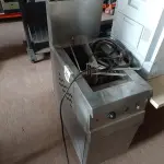 LOTE 253 - 01 FRITADEIRA ÁGUA E ÓLEO. (NO ESTADO) ATENÇÃO! FAZER A VISITAÇÃO ANTES DE ARREMATAR, NÃO SABEMOS SE FUNCIONA. LEILÃO NÃO TEM GARANTIA E NEM DEVOLUÇÃO, SUJEITO A POSSÍVEIS AVARIAS VISÍVEIS/OCULTAS E/OU AUSÊNCIA DE COMPONENTES.