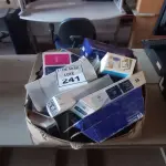 LOTE 241 - 01 LOTE COM CARTUCHOS PARA IMPRESSORA E PLOTTER. (NO ESTADO) ATENÇÃO! FAZER A VISITAÇÃO ANTES DE ARREMATAR, NÃO SABEMOS SE FUNCIONA. LEILÃO NÃO TEM GARANTIA E NEM DEVOLUÇÃO, SUJEITO A POSSÍVEIS AVARIAS VISÍVEIS/OCULTAS E/OU AUSÊNCIA DE COMPONENTES.