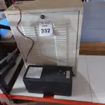 LOTE 332 - 01 BANCO PARA BATERIAS E 01 NOBREAK. (NO ESTADO) ATENÇÃO! FAZER A VISITAÇÃO ANTES DE ARREMATAR, NÃO SABEMOS SE FUNCIONA. LEILÃO NÃO TEM GARANTIA E NEM DEVOLUÇÃO, SUJEITO A POSSÍVEIS AVARIAS VISÍVEIS/OCULTAS E/OU AUSÊNCIA DE COMPONENTES.