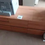 LOTE 284 - 01 RACK EM MADEIRA. (NO ESTADO) ATENÇÃO! FAZER A VISITAÇÃO ANTES DE ARREMATAR, NÃO SABEMOS SE FUNCIONA. LEILÃO NÃO TEM GARANTIA E NEM DEVOLUÇÃO, SUJEITO A POSSÍVEIS AVARIAS VISÍVEIS/OCULTAS E/OU AUSÊNCIA DE COMPONENTES.