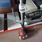LOTE 309 - 01 ROÇADEIRA A GASOLINA COM AVARIAS. (NO ESTADO) ATENÇÃO! FAZER A VISITAÇÃO ANTES DE ARREMATAR, NÃO SABEMOS SE FUNCIONA. LEILÃO NÃO TEM GARANTIA E NEM DEVOLUÇÃO, SUJEITO A POSSÍVEIS AVARIAS VISÍVEIS/OCULTAS E/OU AUSÊNCIA DE COMPONENTES.