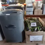 LOTE 188 - 01 LOTE COM TRAVAS PARA NOTEBOOKS E 02 FRAGMENTADORAS. (NO ESTADO) ATENÇÃO! FAZER A VISITAÇÃO ANTES DE ARREMATAR, NÃO SABEMOS SE FUNCIONA. LEILÃO NÃO TEM GARANTIA E NEM DEVOLUÇÃO, SUJEITO A POSSÍVEIS AVARIAS VISÍVEIS/OCULTAS E/OU AUSÊNCIA DE COMPONENTES.