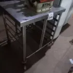 LOTE 346 - 01 CARRINHO PARA BANDEJAS EM INOX. (NO ESTADO) ATENÇÃO! FAZER A VISITAÇÃO ANTES DE ARREMATAR, NÃO SABEMOS SE FUNCIONA. LEILÃO NÃO TEM GARANTIA E NEM DEVOLUÇÃO, SUJEITO A POSSÍVEIS AVARIAS VISÍVEIS/OCULTAS E/OU AUSÊNCIA DE COMPONENTES.