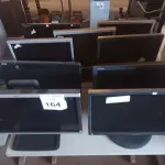LOTE 164 - 08 MONITORES LCD MARCAS E MODELOS DIVERSOS. (NO ESTADO) ATENÇÃO! FAZER A VISITAÇÃO ANTES DE ARREMATAR, NÃO SABEMOS SE FUNCIONA. LEILÃO NÃO TEM GARANTIA E NEM DEVOLUÇÃO, SUJEITO A POSSÍVEIS AVARIAS VISÍVEIS/OCULTAS E/OU AUSÊNCIA DE COMPONENTES.