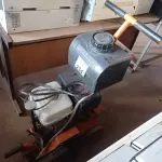 LOTE 234 - 01CONTADORA DE PISO A GASOLINA VIBRO MAK. (NO ESTADO) ATENÇÃO! FAZER A VISITAÇÃO ANTES DE ARREMATAR, NÃO SABEMOS SE FUNCIONA. LEILÃO NÃO TEM GARANTIA E NEM DEVOLUÇÃO, SUJEITO A POSSÍVEIS AVARIAS VISÍVEIS/OCULTAS E/OU AUSÊNCIA DE COMPONENTES.