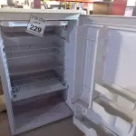 LOTE 229 - 01 FRIGOBAR GELOPAR. (NO ESTADO) ATENÇÃO! FAZER A VISITAÇÃO ANTES DE ARREMATAR, NÃO SABEMOS SE FUNCIONA. LEILÃO NÃO TEM GARANTIA E NEM DEVOLUÇÃO, SUJEITO A POSSÍVEIS AVARIAS VISÍVEIS/OCULTAS E/OU AUSÊNCIA DE COMPONENTES.