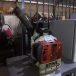 LOTE 345 - 01 SOPRADOR DE FOLHAS COSTAL A GASOLINA STIHL. (NO ESTADO) ATENÇÃO! FAZER A VISITAÇÃO ANTES DE ARREMATAR, NÃO SABEMOS SE FUNCIONA. LEILÃO NÃO TEM GARANTIA E NEM DEVOLUÇÃO, SUJEITO A POSSÍVEIS AVARIAS VISÍVEIS/OCULTAS E/OU AUSÊNCIA DE COMPONENTES.