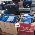 LOTE 223 - 02 FRAGMENTADORAS DE PAPEL E TRAVAS PARA NOTEBOOKS. (NO ESTADO) ATENÇÃO! FAZER A VISITAÇÃO ANTES DE ARREMATAR, NÃO SABEMOS SE FUNCIONA. LEILÃO NÃO TEM GARANTIA E NEM DEVOLUÇÃO, SUJEITO A POSSÍVEIS AVARIAS VISÍVEIS/OCULTAS E/OU AUSÊNCIA DE COMPONENTES.