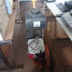 LOTE 234 - 01CONTADORA DE PISO A GASOLINA VIBRO MAK. (NO ESTADO) ATENÇÃO! FAZER A VISITAÇÃO ANTES DE ARREMATAR, NÃO SABEMOS SE FUNCIONA. LEILÃO NÃO TEM GARANTIA E NEM DEVOLUÇÃO, SUJEITO A POSSÍVEIS AVARIAS VISÍVEIS/OCULTAS E/OU AUSÊNCIA DE COMPONENTES.
