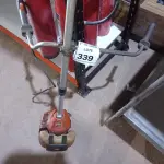 LOTE 339 - 01 ROÇADEIRA A GASOLINA COM AVARIAS. (NO ESTADO) ATENÇÃO! FAZER A VISITAÇÃO ANTES DE ARREMATAR, NÃO SABEMOS SE FUNCIONA. LEILÃO NÃO TEM GARANTIA E NEM DEVOLUÇÃO, SUJEITO A POSSÍVEIS AVARIAS VISÍVEIS/OCULTAS E/OU AUSÊNCIA DE COMPONENTES.