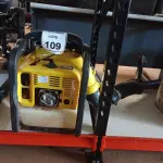 LOTE 109 - 01 SOPRADOR DE FOLHAS COSTAL A GASOLINA VONDER. (NO ESTADO) ATENÇÃO! FAZER A VISITAÇÃO ANTES DE ARREMATAR, NÃO SABEMOS SE FUNCIONA. LEILÃO NÃO TEM GARANTIA E NEM DEVOLUÇÃO, SUJEITO A POSSÍVEIS AVARIAS VISÍVEIS/OCULTAS E/OU AUSÊNCIA DE COMPONENTES.