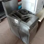 LOTE 253 - 01 FRITADEIRA ÁGUA E ÓLEO. (NO ESTADO) ATENÇÃO! FAZER A VISITAÇÃO ANTES DE ARREMATAR, NÃO SABEMOS SE FUNCIONA. LEILÃO NÃO TEM GARANTIA E NEM DEVOLUÇÃO, SUJEITO A POSSÍVEIS AVARIAS VISÍVEIS/OCULTAS E/OU AUSÊNCIA DE COMPONENTES.