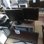 LOTE 256 - 01 TV ANTIGA E 03 MONITORES. (NO ESTADO) ATENÇÃO! FAZER A VISITAÇÃO ANTES DE ARREMATAR, NÃO SABEMOS SE FUNCIONA. LEILÃO NÃO TEM GARANTIA E NEM DEVOLUÇÃO, SUJEITO A POSSÍVEIS AVARIAS VISÍVEIS/OCULTAS E/OU AUSÊNCIA DE COMPONENTES.