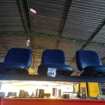 LOTE 084 - 01 LONGARINA 3 LUGARES. (NO ESTADO) ATENÇÃO! FAZER A VISITAÇÃO ANTES DE ARREMATAR, NÃO SABEMOS SE FUNCIONA. LEILÃO NÃO TEM GARANTIA E NEM DEVOLUÇÃO, SUJEITO A POSSÍVEIS AVARIAS VISÍVEIS/OCULTAS E/OU AUSÊNCIA DE COMPONENTES.