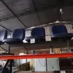 LOTE 341 - 01 LONGARINA 03 LUGARES. (NO ESTADO) ATENÇÃO! FAZER A VISITAÇÃO ANTES DE ARREMATAR, NÃO SABEMOS SE FUNCIONA. LEILÃO NÃO TEM GARANTIA E NEM DEVOLUÇÃO, SUJEITO A POSSÍVEIS AVARIAS VISÍVEIS/OCULTAS E/OU AUSÊNCIA DE COMPONENTES.