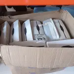 LOTE 293 - 01 CAIXA COM DISPENSES DE PAPEL. (NO ESTADO) ATENÇÃO! FAZER A VISITAÇÃO ANTES DE ARREMATAR, NÃO SABEMOS SE FUNCIONA. LEILÃO NÃO TEM GARANTIA E NEM DEVOLUÇÃO, SUJEITO A POSSÍVEIS AVARIAS VISÍVEIS/OCULTAS E/OU AUSÊNCIA DE COMPONENTES.