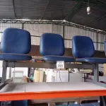 LOTE 295 - 01 LONGARINA 03 LUGARES. (NO ESTADO) ATENÇÃO! FAZER A VISITAÇÃO ANTES DE ARREMATAR, NÃO SABEMOS SE FUNCIONA. LEILÃO NÃO TEM GARANTIA E NEM DEVOLUÇÃO, SUJEITO A POSSÍVEIS AVARIAS VISÍVEIS/OCULTAS E/OU AUSÊNCIA DE COMPONENTES.