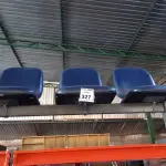 LOTE 327 - 01 LONGARINA 03 LUGARES. (NO ESTADO) ATENÇÃO! FAZER A VISITAÇÃO ANTES DE ARREMATAR, NÃO SABEMOS SE FUNCIONA. LEILÃO NÃO TEM GARANTIA E NEM DEVOLUÇÃO, SUJEITO A POSSÍVEIS AVARIAS VISÍVEIS/OCULTAS E/OU AUSÊNCIA DE COMPONENTES.